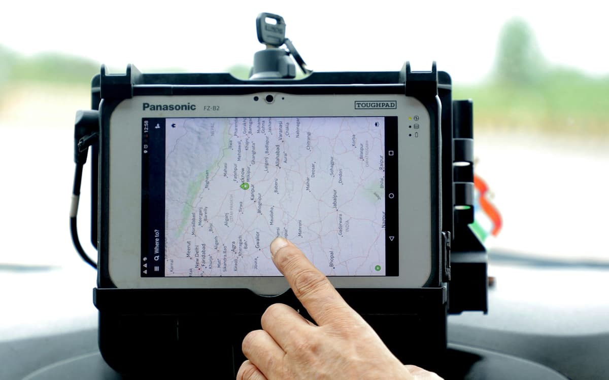 In-cab live map and route tracking on a Carelens-deployed fleet